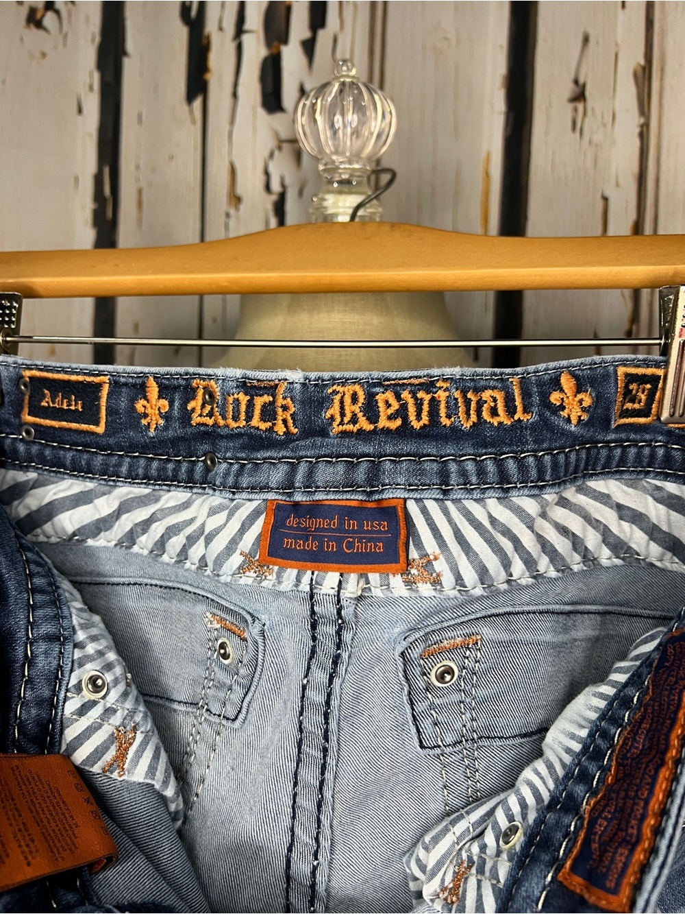 MUST HAVE ROCK REVIVAL SKINNY JEANS - Picture 11 of 13